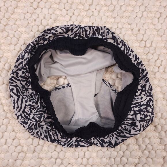 Lululemon Tracker Short III *4-way Stretch Brushed Animal White Black Sz 8 - Picture 4 of 5